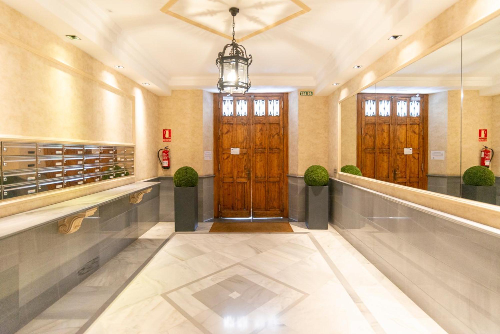 Souviron & Old Town By Ele Apartments Málaga Exteriör bild